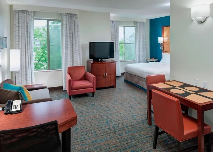 By Marriott Chicago Forest/mettawa Hotel