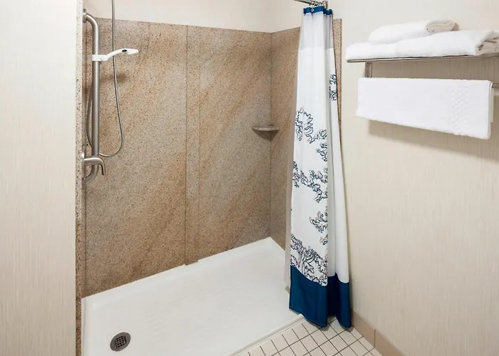By Marriott Chicago Forest/mettawa 3*