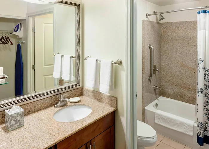 By Marriott Chicago Forest/mettawa Hotel