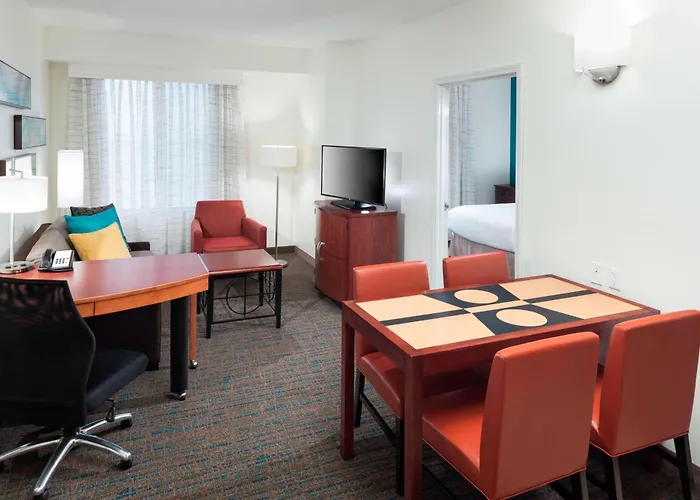 By Marriott Chicago Forest/mettawa Hotel Mettawa