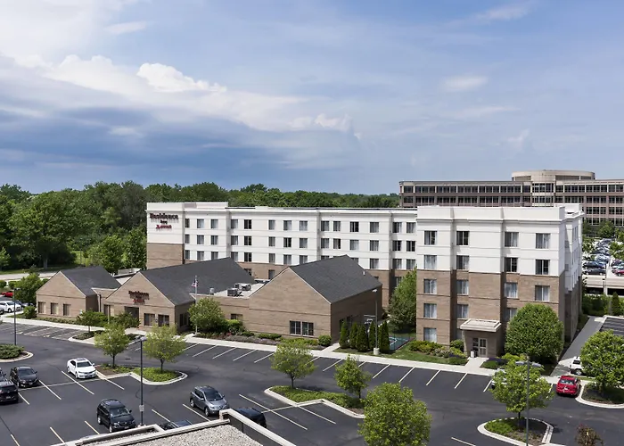 By Marriott Chicago Forest/mettawa