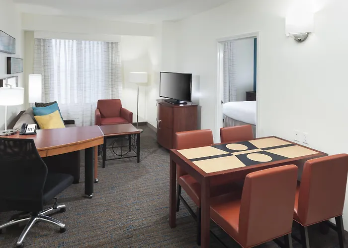 By Marriott Chicago Forest/mettawa