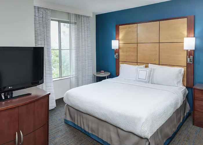 Hotel By Marriott Chicago Forest/mettawa