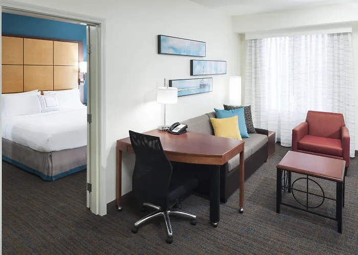 By Marriott Chicago Forest/mettawa Hotel