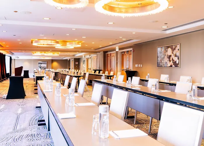 By Marriott Chicago Forest/mettawa