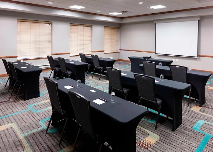 Hotel By Marriott Chicago Forest/mettawa