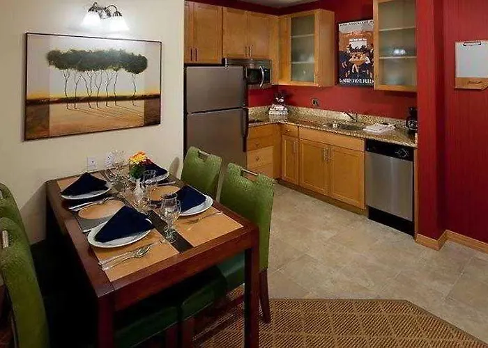 By Marriott Chicago Forest/mettawa 3*